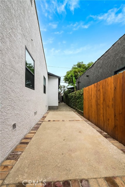 12520 Gilmore Avenue, Los Angeles CA: https://media.crmls.org/medias/62fffdaf-d50d-4ee3-ab3e-5b4bc12a860a.jpg