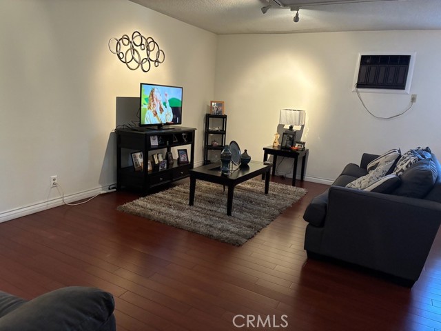 Detail Gallery Image 5 of 28 For 919 N Minter, Santa Ana,  CA 92701 - 2 Beds | 2 Baths