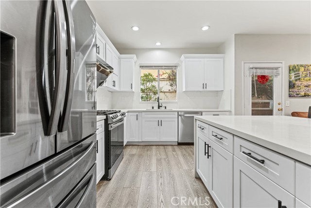 Detail Gallery Image 10 of 31 For 21 New Jersey, Irvine,  CA 92606 - 5 Beds | 3 Baths