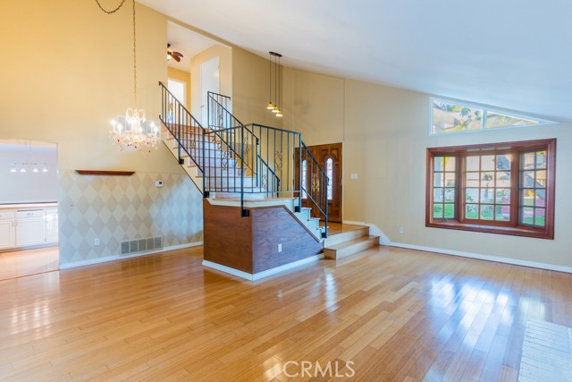 Detail Gallery Image 4 of 66 For 23132 Posada, Valencia,  CA 91354 - 5 Beds | 3 Baths