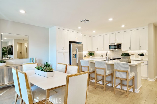 Detail Gallery Image 3 of 9 For 9829 La Serna Dr #5,  Whittier,  CA 90605 - 2 Beds | 2/1 Baths