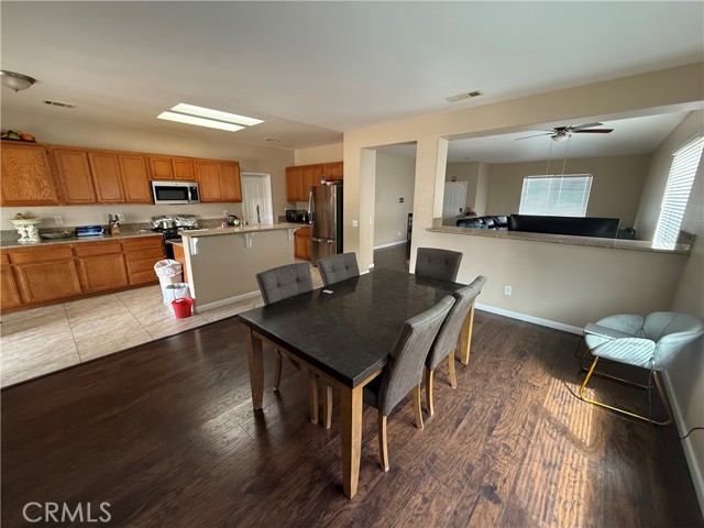 Detail Gallery Image 13 of 45 For 13767 Buttermilk Rd, Victorville,  CA 92392 - 4 Beds | 3 Baths