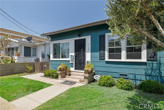 Detail Gallery Image 1 of 43 For 2629 S Pacific Ave, San Pedro,  CA 90731 - 2 Beds | 1 Baths