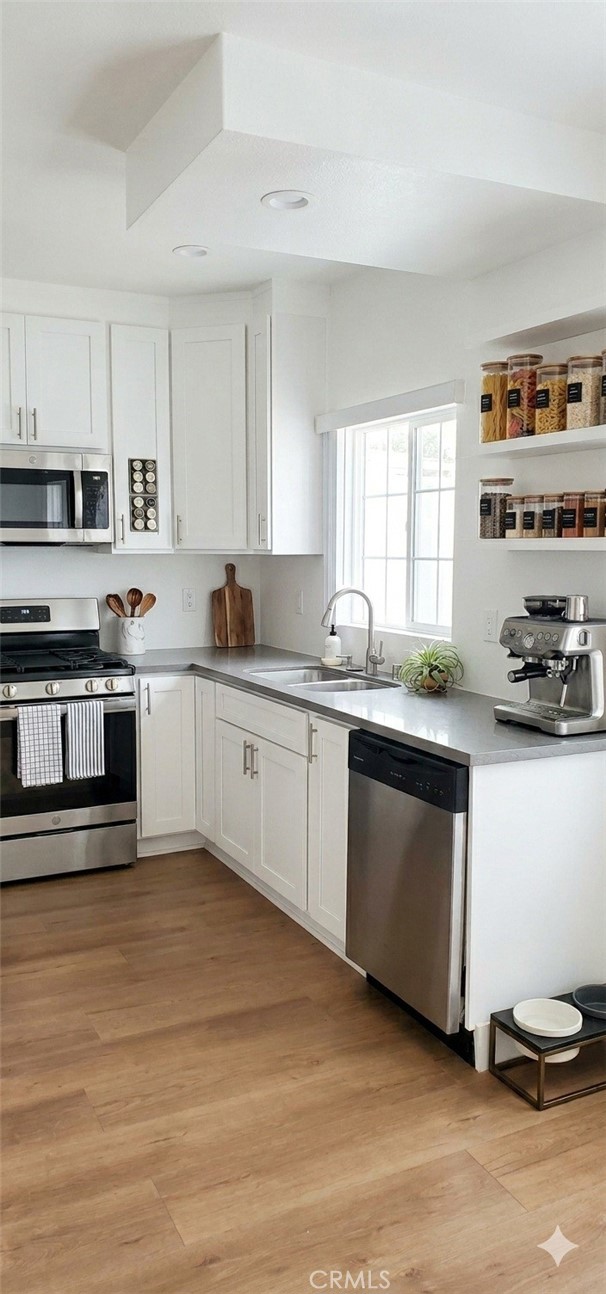 Detail Gallery Image 2 of 27 For 23462 Friar St, Woodland Hills,  CA 91367 - 1 Beds | 1 Baths