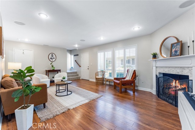 Detail Gallery Image 3 of 29 For 1121 E 1st St, Tustin,  CA 92780 - 2 Beds | 1/1 Baths