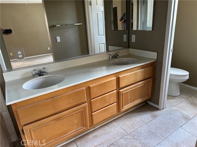 Detail Gallery Image 12 of 14 For 323 Camden Ct, Corona,  CA 92879 - 3 Beds | 2/1 Baths