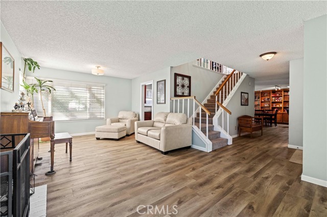 Detail Gallery Image 2 of 43 For 23668 via Delfina, Valencia,  CA 91355 - 4 Beds | 3 Baths