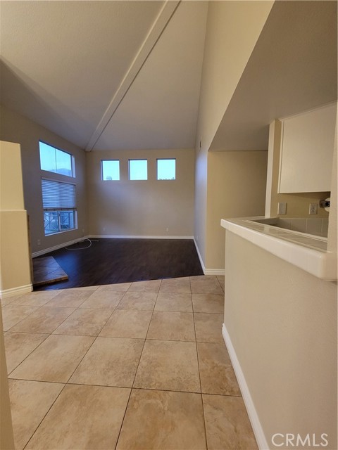 Detail Gallery Image 2 of 43 For 682 Azure Ln #1,  Corona,  CA 92879 - 3 Beds | 2 Baths