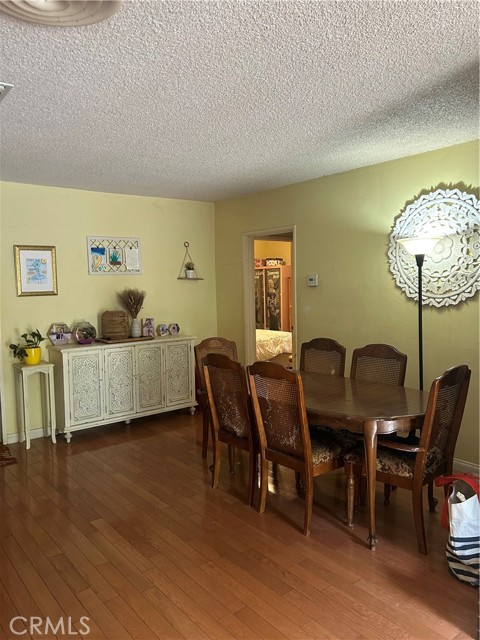 8900 Geyser Avenue, Northridge CA: https://media.crmls.org/medias/6306be74-5d95-4037-8c4b-1edeae1fc289.jpg