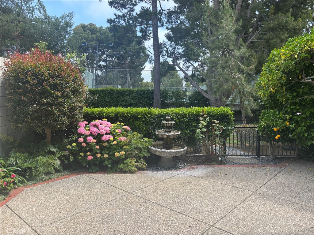 https://media.crmls.org/medias/6306dc39-7205-4d81-b4ec-cde3faabf975.jpg?preset=X-Large