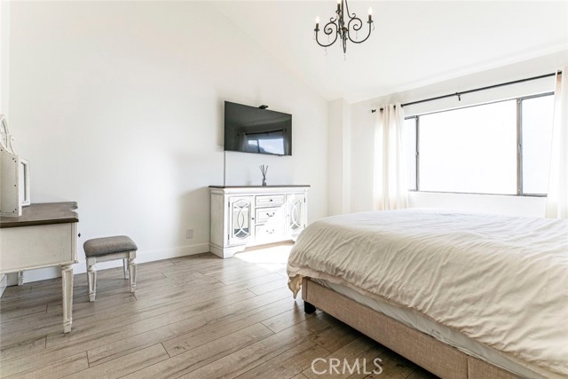 11911 Magnolia Boulevard, Valley Village CA: https://media.crmls.org/medias/63073250-9a95-4bce-bb90-170b1a7ad9f9.jpg
