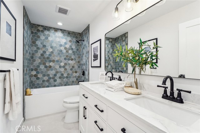 Detail Gallery Image 11 of 22 For 2710 Granville Ave, Los Angeles,  CA 90064 - 3 Beds | 2/1 Baths