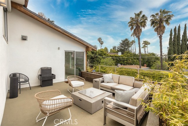 11354 Sunshine Terrace, Studio City CA: https://media.crmls.org/medias/6308a69a-1d18-49b2-b1a6-16377591ce00.jpg