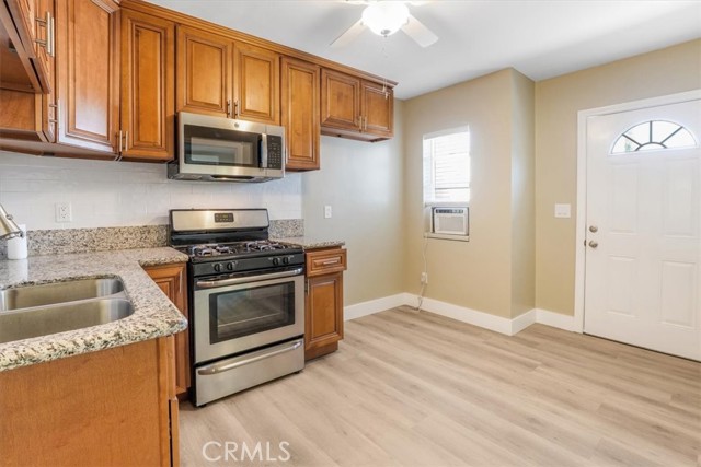13737 Mercer Street, Pacoima CA: https://media.crmls.org/medias/630967f8-d79f-4081-905b-bb95d0885935.jpg