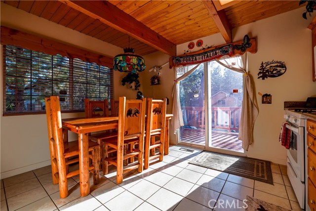 Detail Gallery Image 12 of 42 For 195 Vista Ln, Sugarloaf,  CA 92386 - 5 Beds | 3 Baths