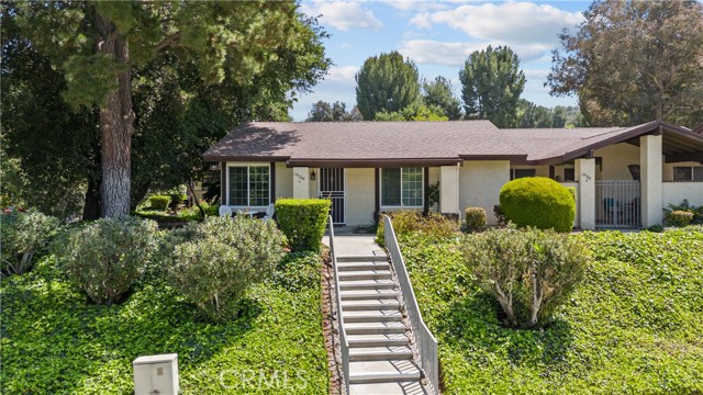 Detail Gallery Image 25 of 38 For 19504 Avenue of the Oaks #C,  Newhall,  CA 91321 - 2 Beds | 2 Baths