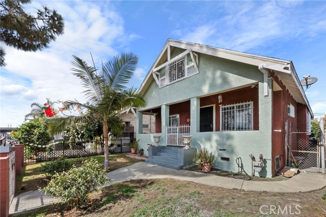 341 W 42nd St, Los Angeles CA: https://media.crmls.org/medias/630ae256-d64b-4acd-9050-22d9f058d344.jpg