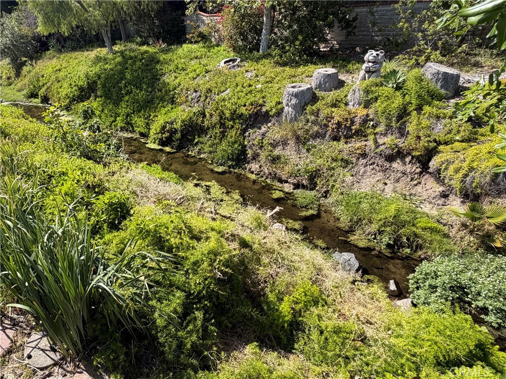 https://media.crmls.org/medias/630af18e-1b7d-4cb7-a068-b3d8d0a15da4.jpg?preset=X-Large