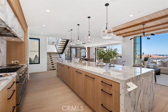 Detail Gallery Image 25 of 59 For 302 Kings Rd, Newport Beach,  CA 92663 - 6 Beds | 8/1 Baths