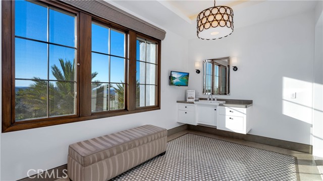 Image 17 of 69 For 2 Thomas Road