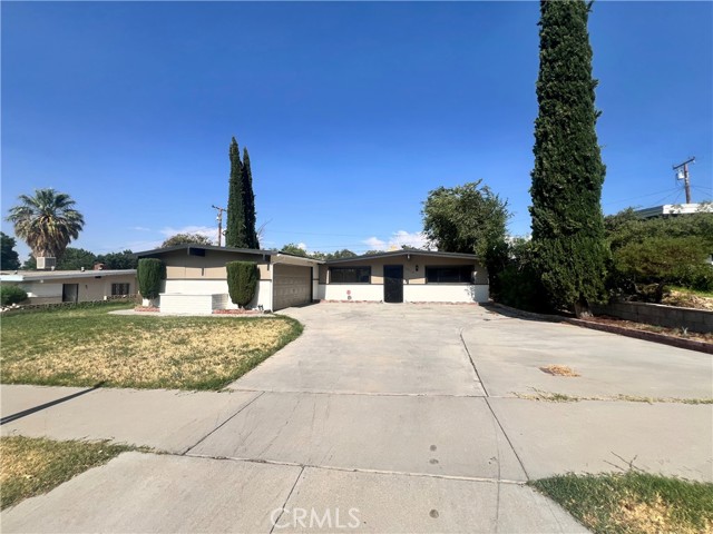 Detail Gallery Image 1 of 45 For 38710 Yucca Tree St, Palmdale,  CA 93551 - 4 Beds | 2 Baths
