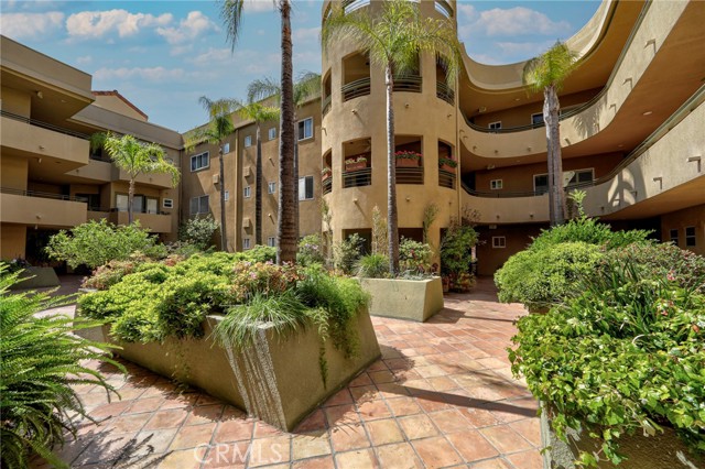 12841 Bloomfield Street, Studio City CA: https://media.crmls.org/medias/630bba52-794e-4f23-bf42-d73d7443ab86.jpg