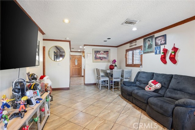 Detail Gallery Image 4 of 16 For 1038 Hollister St, San Fernando,  CA 91340 - – Beds | – Baths