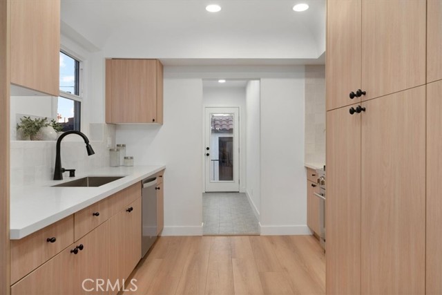 Detail Gallery Image 12 of 35 For 3905 Roxton Ave, Los Angeles,  CA 90008 - 3 Beds | 2 Baths