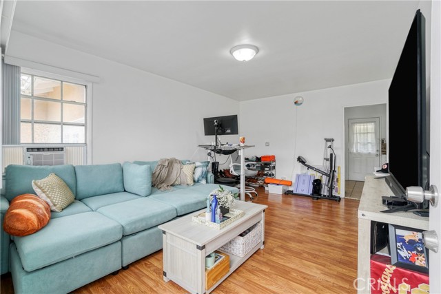 Detail Gallery Image 2 of 9 For 15215 Normandy #B,  Gardena,  CA 90247 - 1 Beds | 1 Baths