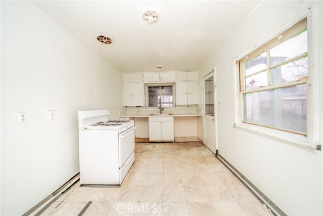 Detail Gallery Image 8 of 33 For 6929 37th, Jurupa Valley,  CA 92509 - 3 Beds | 1 Baths