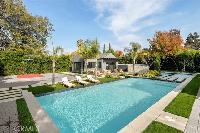 Detail Gallery Image 45 of 56 For 20511 Wells Dr, Woodland Hills,  CA 91364 - 6 Beds | 6/1 Baths