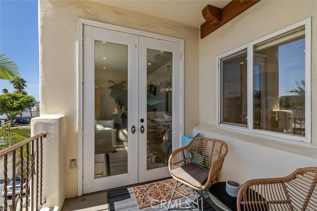 308 5th Street, Huntington Beach CA: https://media.crmls.org/medias/631056eb-da48-4f67-85b0-258b865e37f2.jpg