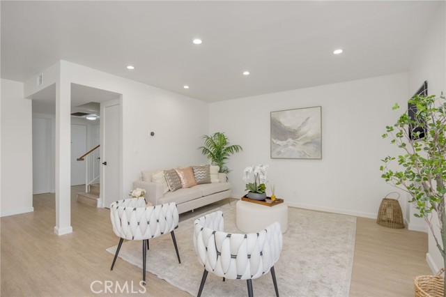 Detail Gallery Image 4 of 28 For 18110 Killion St #2,  Tarzana,  CA 91356 - 3 Beds | 2/1 Baths