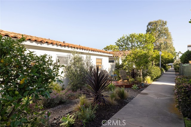 Detail Gallery Image 14 of 17 For 120 via Undine, Newport Beach,  CA 92663 - 3 Beds | 2 Baths