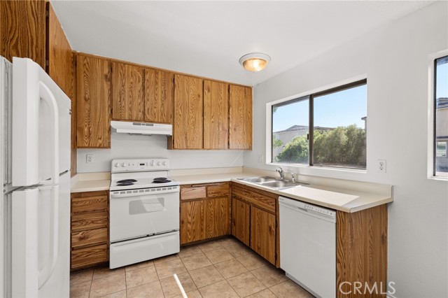 Detail Gallery Image 5 of 28 For 960 E Bonita Ave #46,  Pomona,  CA 91767 - 2 Beds | 2 Baths