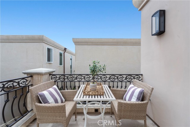 807 Crest Drive, Manhattan Beach CA: https://media.crmls.org/medias/6313d575-e2a3-473f-9bd9-75c195bb1882.jpg