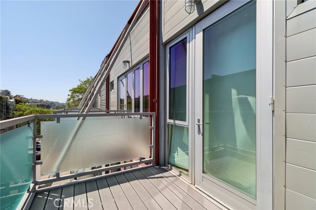3450 Cahuenga W Boulevard, Los Angeles CA: https://media.crmls.org/medias/631412ba-4b11-4387-9ff0-abc88ea02dd0.jpg