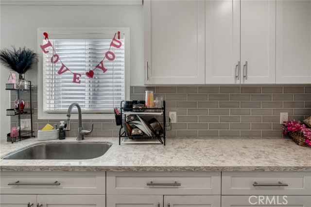 289 E Heath, Long Beach CA: https://media.crmls.org/medias/6314c42f-0ff5-45b5-a934-5de364929b96.jpg