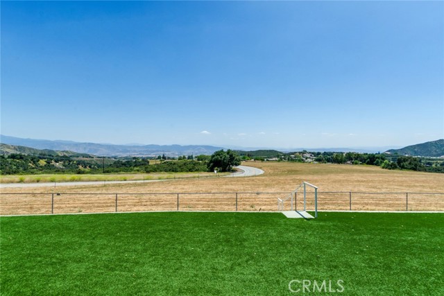 13288 Oak Crest Drive, Yucaipa CA: https://media.crmls.org/medias/6315d099-a22b-4392-9744-073d1ff62fc7.jpg