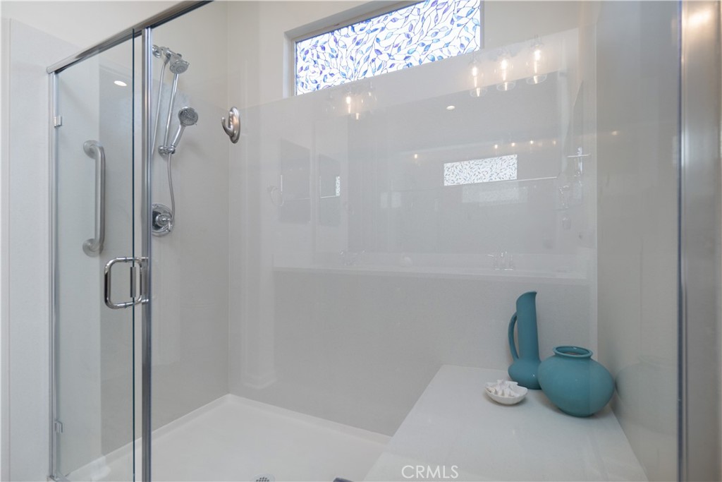 https://media.crmls.org/medias/6315d0d5-fd7b-4f0b-880e-f4a615f9b6c7.jpg?preset=X-Large