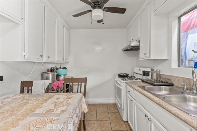 Detail Gallery Image 20 of 38 For 6118 S Main, Los Angeles,  CA 90003 - 6 Beds | 3/2 Baths