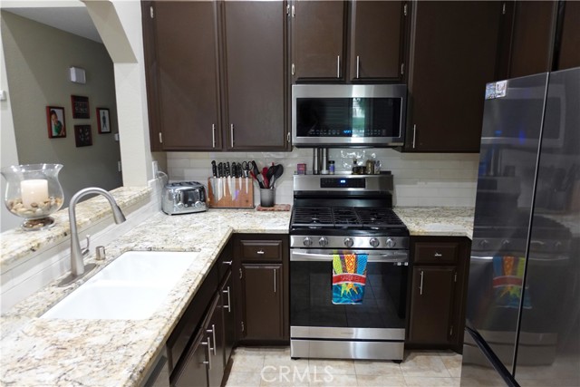 7262 Yellowtail Dr, Huntington Beach CA: https://media.crmls.org/medias/6316d786-ffd2-482d-b253-7c65b381a1f7.jpg