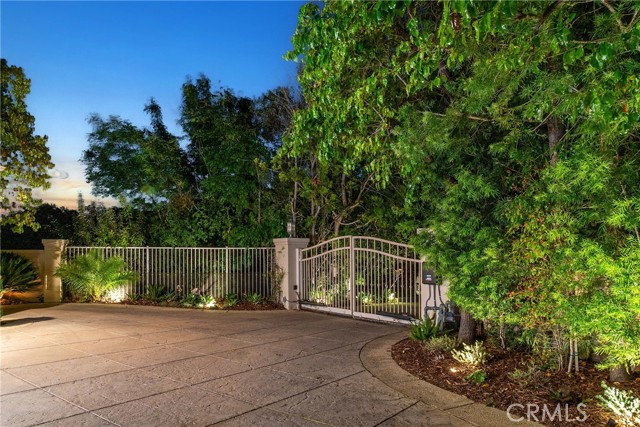 Detail Gallery Image 3 of 26 For 4245 Balcony Dr, Calabasas,  CA 91302 - 5 Beds | 5 Baths