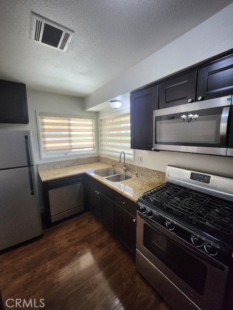 Detail Gallery Image 7 of 13 For 1784 E Commonwealth Ave #104,  Fullerton,  CA 92831 - 2 Beds | 2 Baths