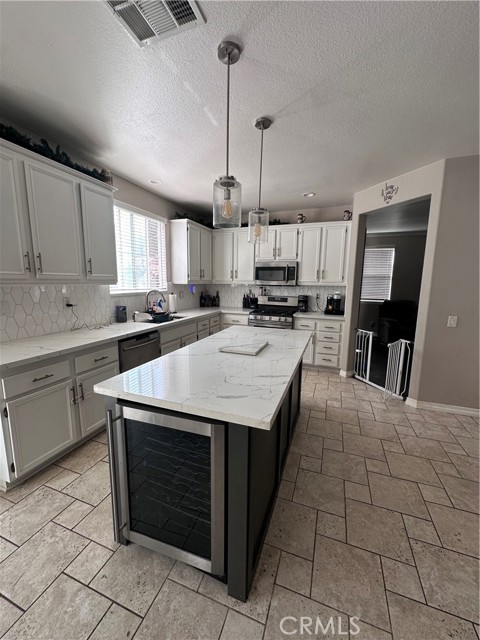 Detail Gallery Image 4 of 11 For 46194 Linda Ct, Temecula,  CA 92592 - 4 Beds | 2/1 Baths