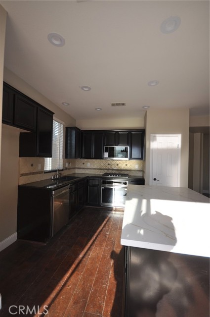 8945 Honeysuckle Avenue, Hesperia CA: https://media.crmls.org/medias/6317b1d3-5bbd-4284-a21f-7ccd039cad58.jpg