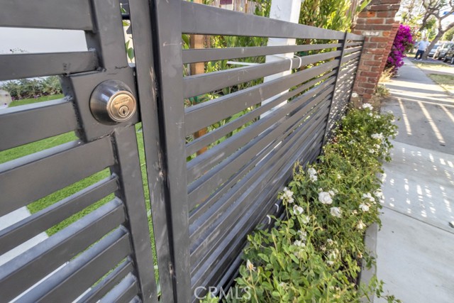 629 Olive Avenue, Long Beach CA: https://media.crmls.org/medias/63189e5a-14c0-4e2d-8c01-c47e880091e4.jpg