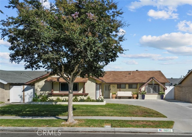 Detail Gallery Image 1 of 48 For 19852 Potomac Ln, Huntington Beach,  CA 92646 - 3 Beds | 2 Baths