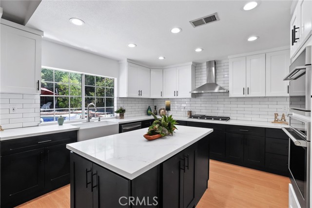 Detail Gallery Image 9 of 25 For 4424 Deanwood Dr, Woodland Hills,  CA 91364 - 5 Beds | 5/1 Baths