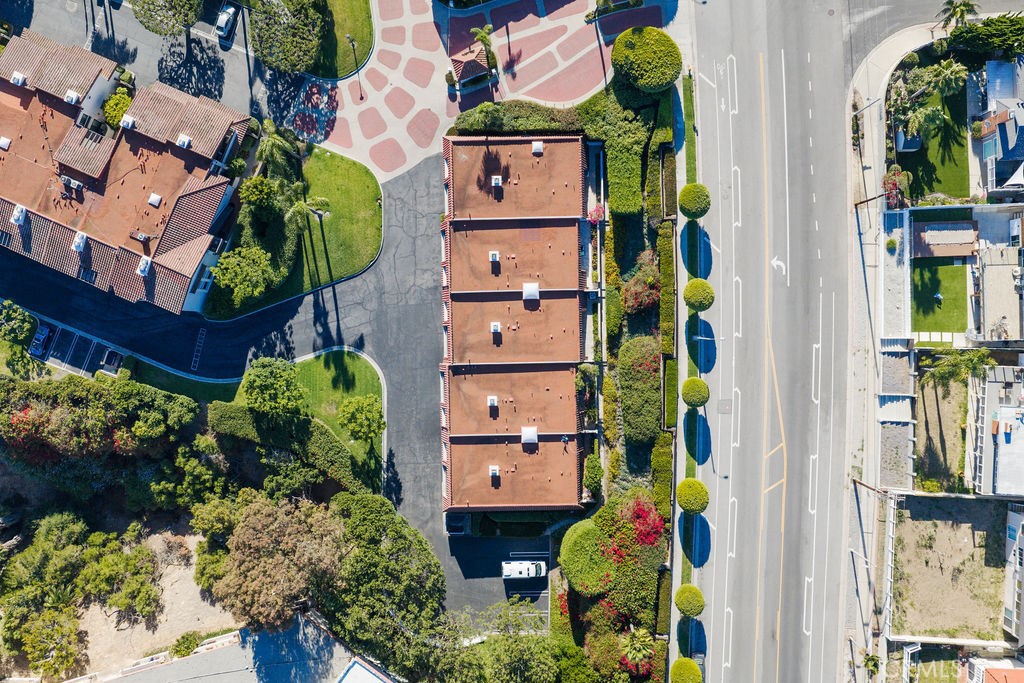 https://media.crmls.org/medias/6319e6d0-5f10-4c2b-a06a-c9ab6b1fecbb.jpg?preset=X-Large